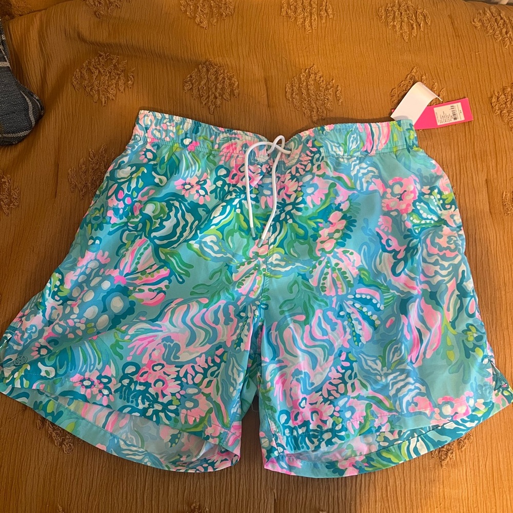NWT Lilly Pulitzer Men’s Capri Swim Trunk, Color blue Ibiza. SIZE LARGE.